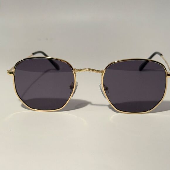 1638 NEW Gold Frame Square Sunglasses Dark Lenses Retro Vintage Style Chic - Picture 3 of 10